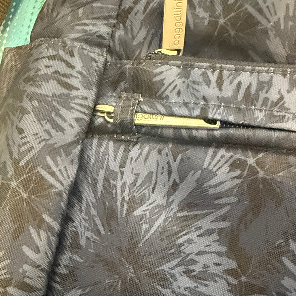 Baggallini Navy Floral-Print Crossbody Bag - Picture 3 of 13
